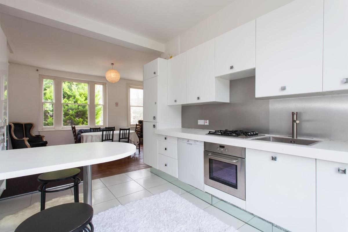 Spacious 3 Bed Apartment, Nw6