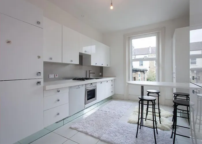 Spacious 3 Bed Apartment, Nw6