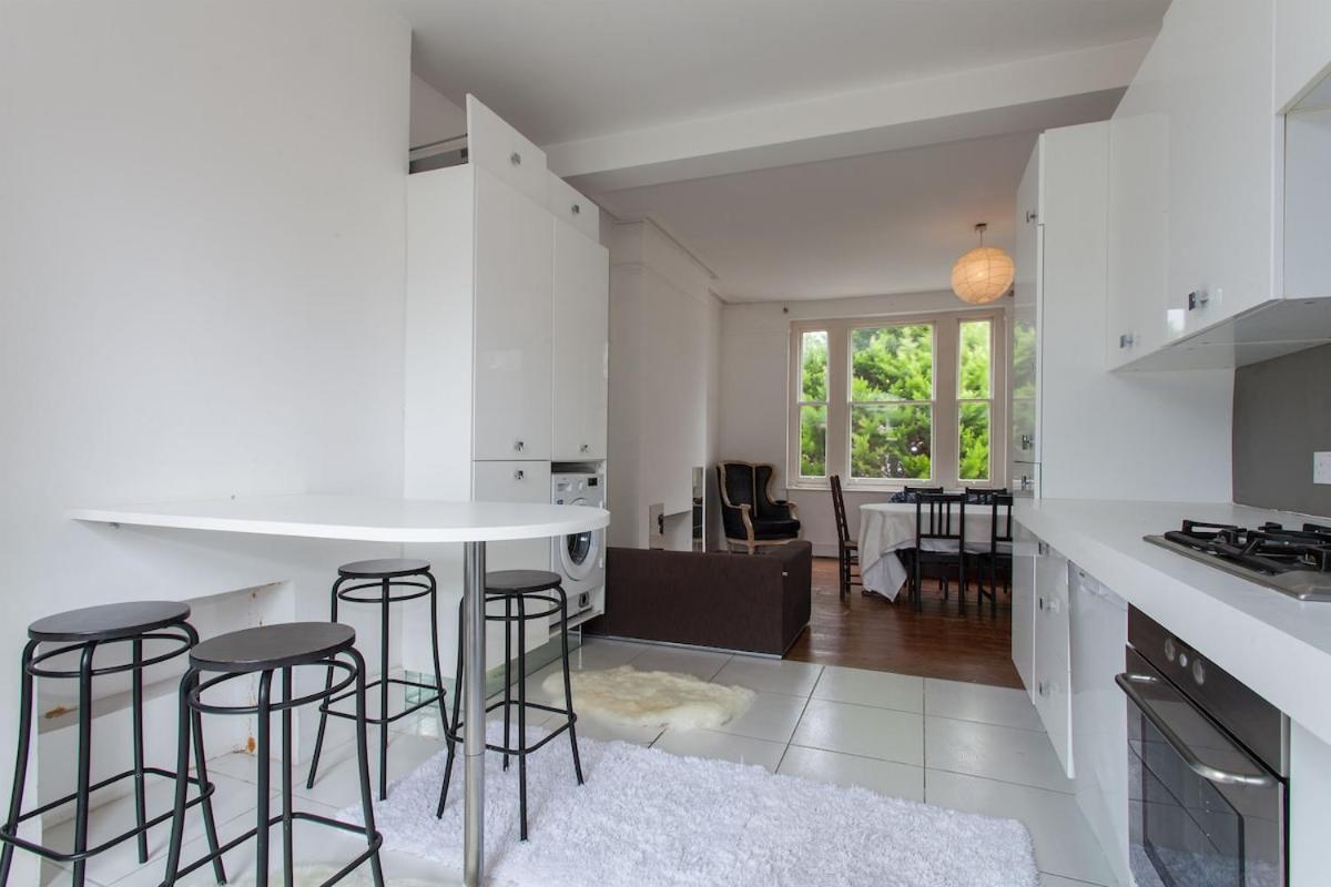 Apartment Spacious 3 Bed Apartment, Nw6